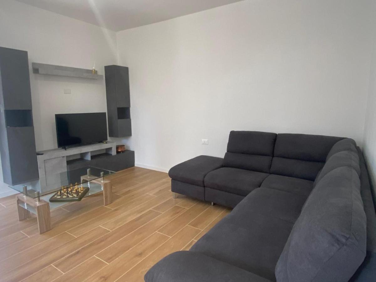 Villa The Swan - Composed By 2 Apartments Mandello del Lario Exteriör bild