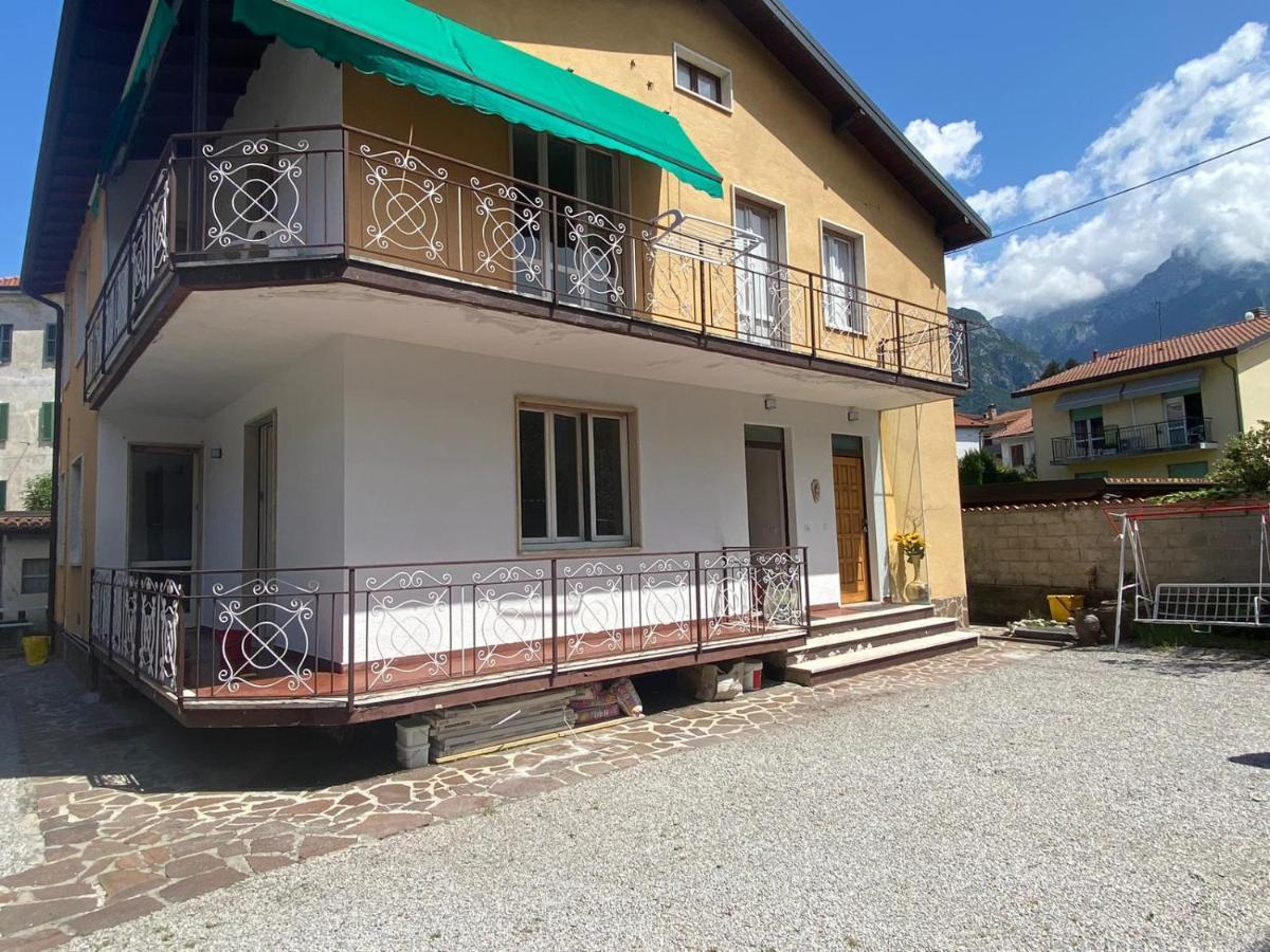 Villa The Swan - Composed By 2 Apartments Mandello del Lario Exteriör bild
