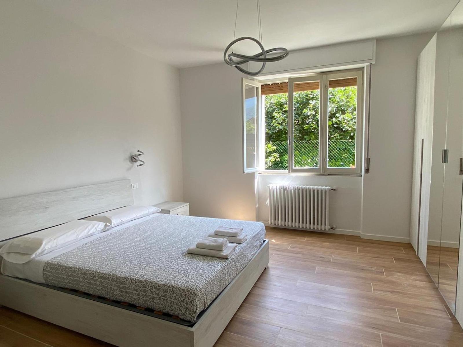 Villa The Swan - Composed By 2 Apartments Mandello del Lario Exteriör bild