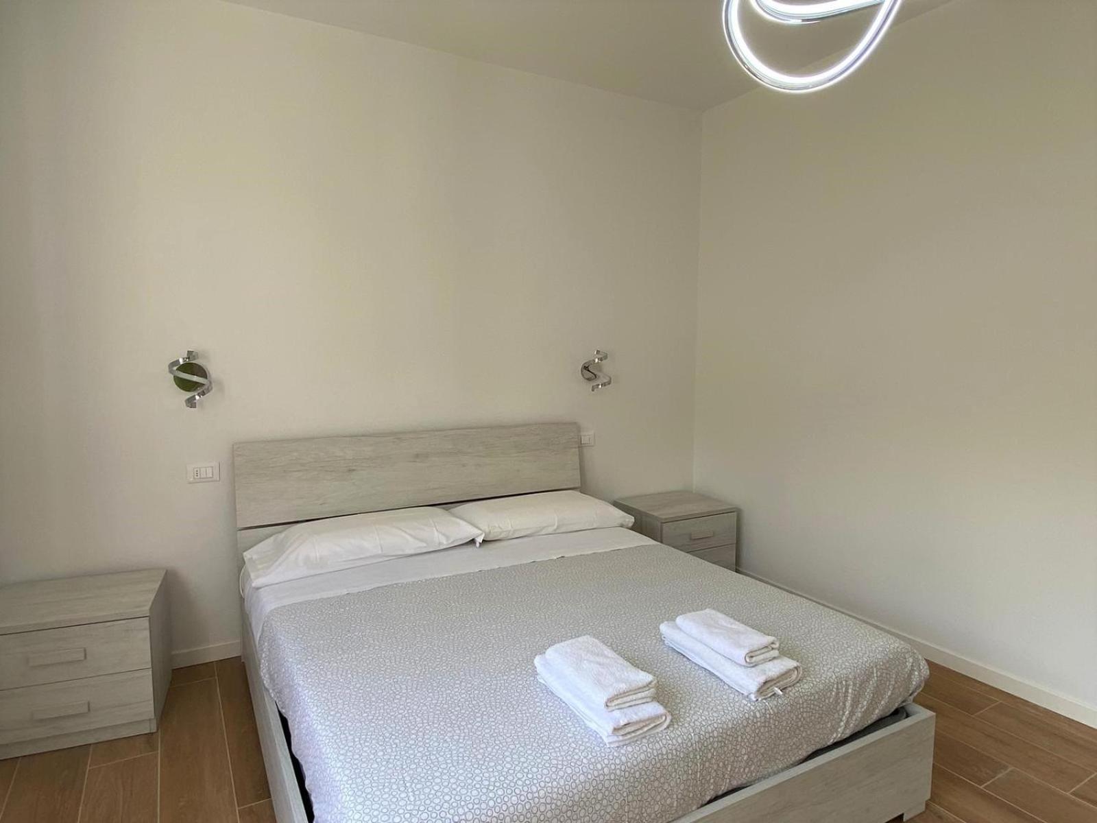 Villa The Swan - Composed By 2 Apartments Mandello del Lario Exteriör bild