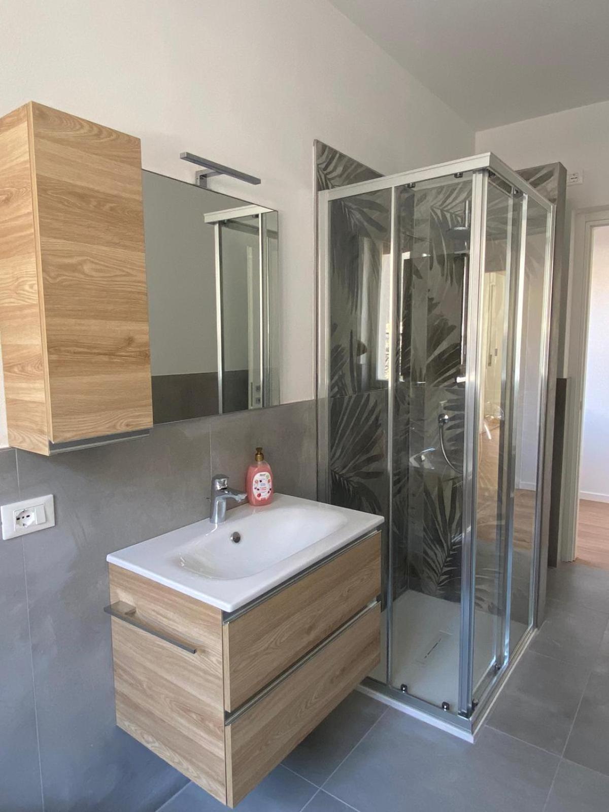 Villa The Swan - Composed By 2 Apartments Mandello del Lario Exteriör bild