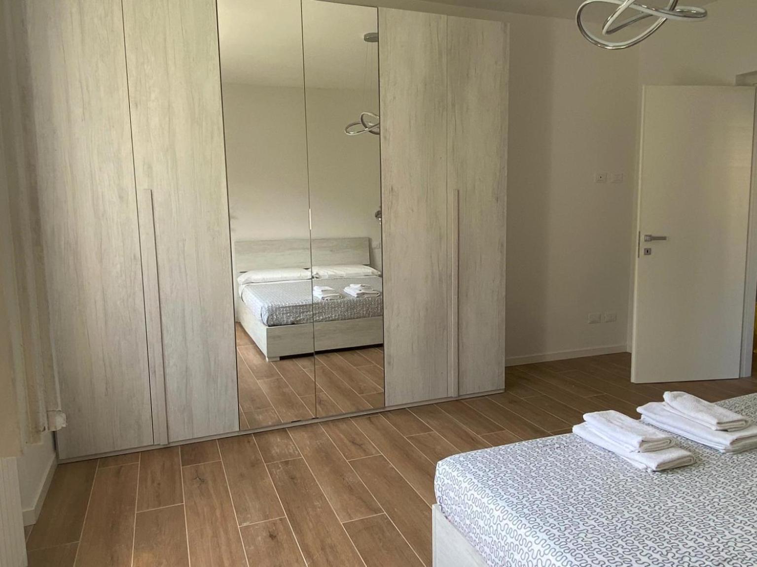 Villa The Swan - Composed By 2 Apartments Mandello del Lario Exteriör bild