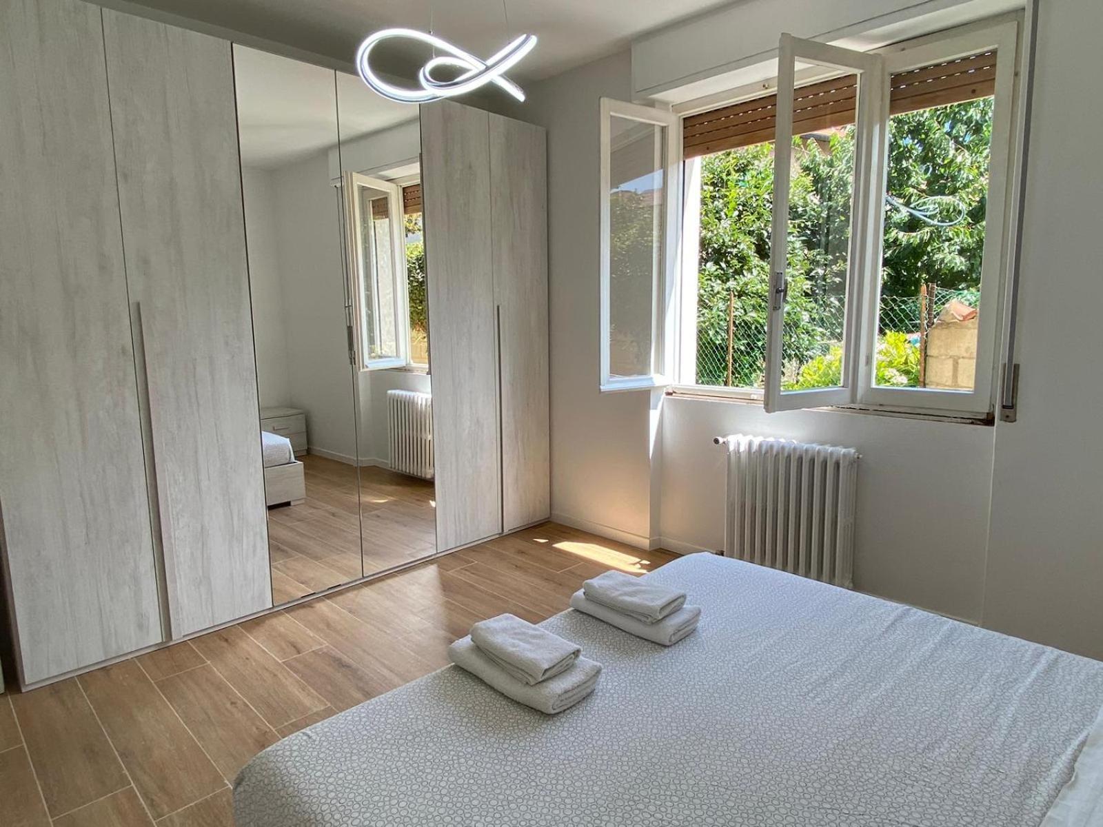 Villa The Swan - Composed By 2 Apartments Mandello del Lario Exteriör bild
