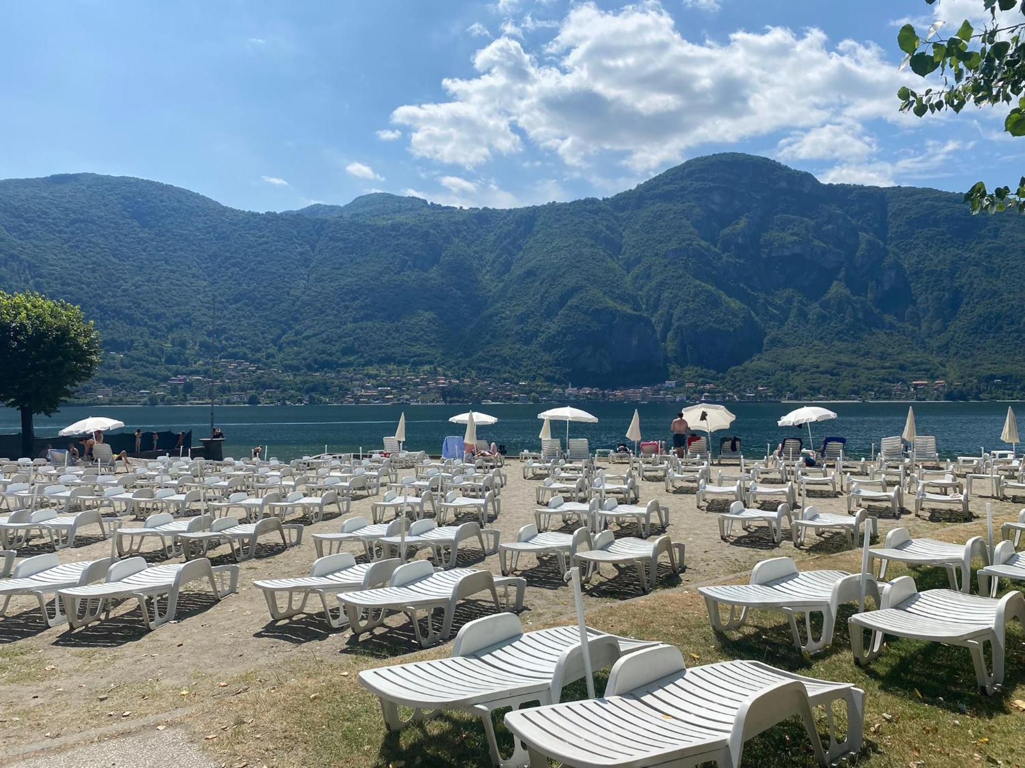 Villa The Swan - Composed By 2 Apartments Mandello del Lario Exteriör bild